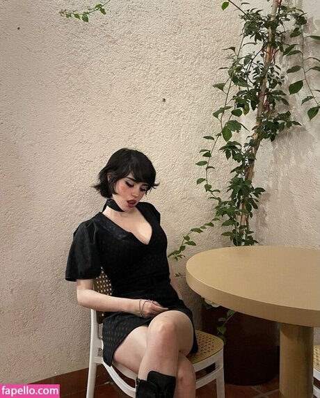 elinoiiddx modelo hd fotos