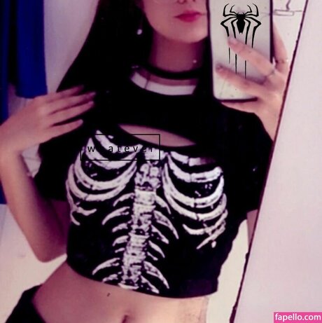 nameluaa modelo erótico imagen