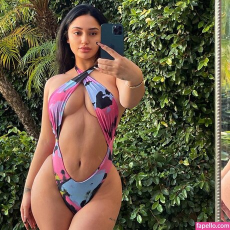 Leah Kateb estrella libre galería