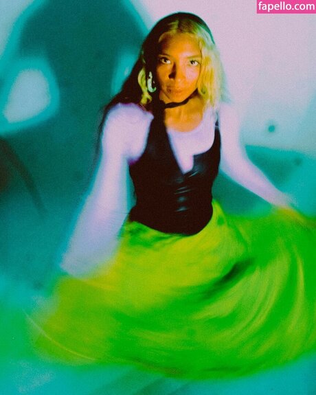 Spellling actriz desnuda imagen