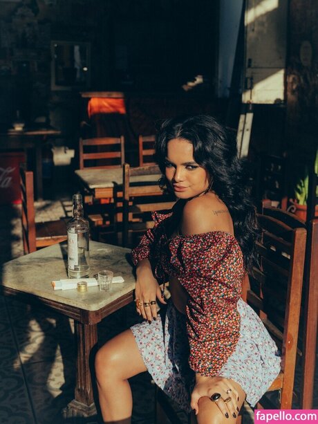 Carol Macedo modelo de arte galería