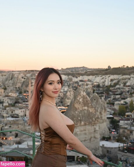 holly shu_ estrella hermosa archivo