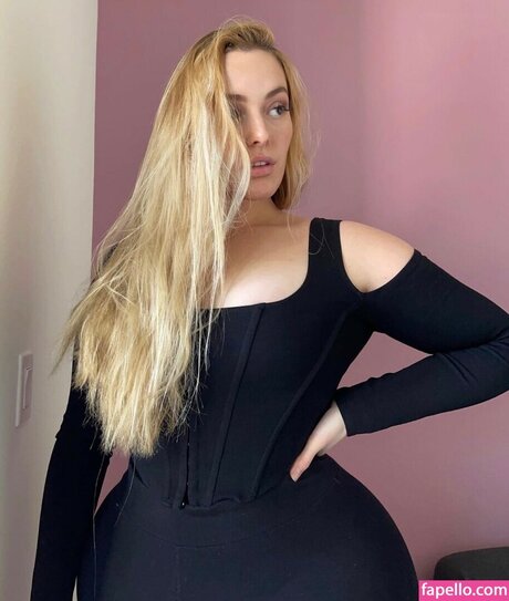 Grace Kinstler estrella del arte foto