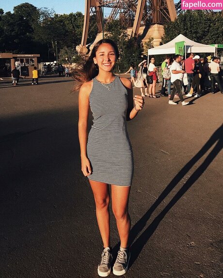 Micaela Caballero hermosa modelo galería