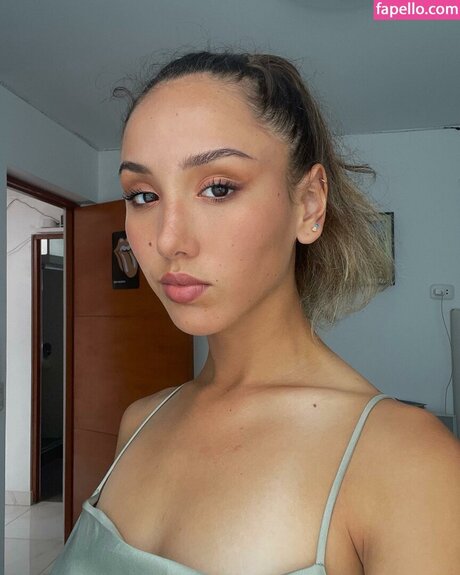 Micaela Caballero estrella erótica galería