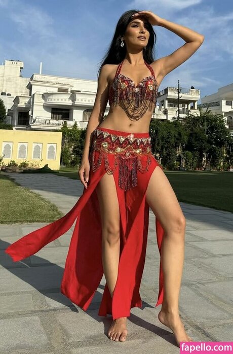 Ojasvi Sharma actriz exclusiva imágenes