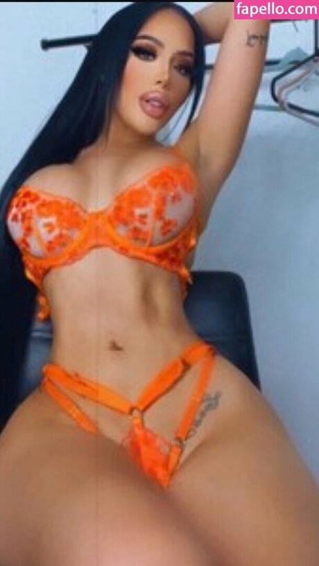 Nicole Zavala estrella atractiva foto