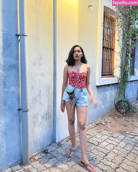 Toskaaa Bong Girl arte modelo imágenes