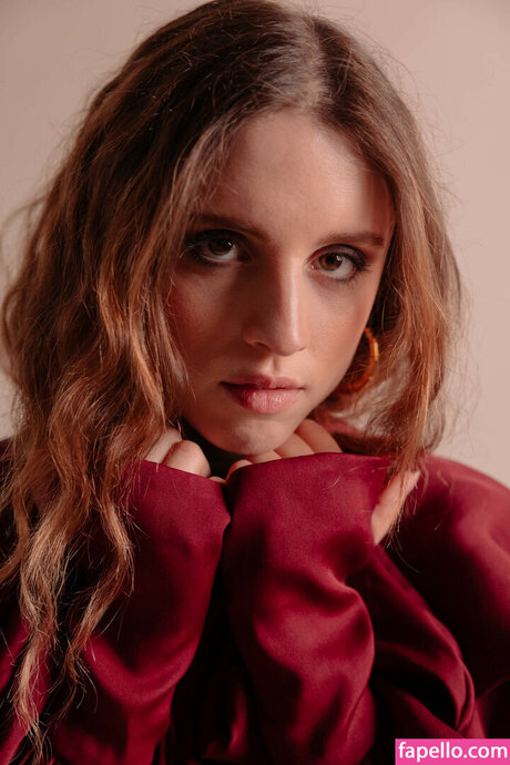 Angelina Mango estrella porno atractiva imagen