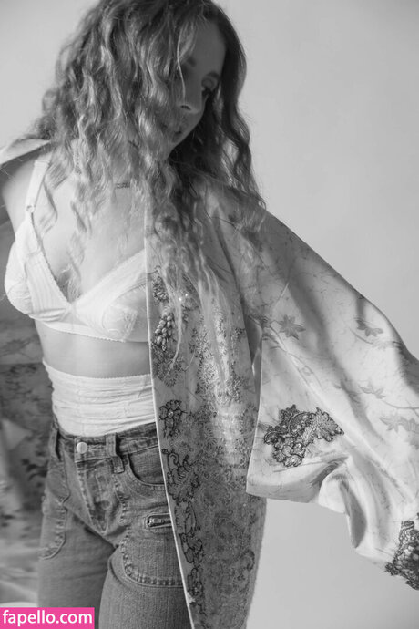 Angelina Mango actriz xxx imágenes