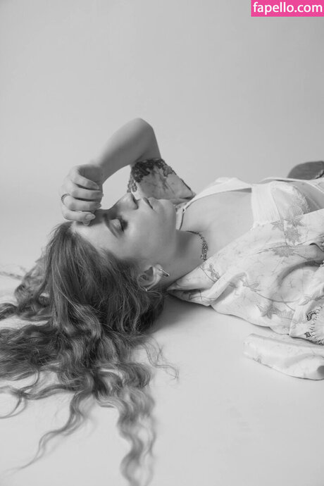 Angelina Mango modelo de arte imágenes