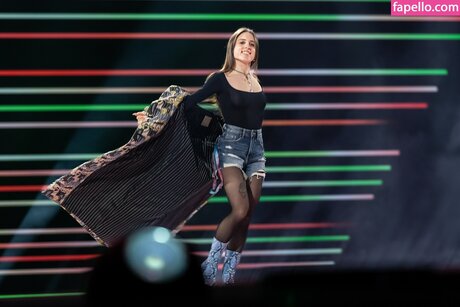 Angelina Mango estrella porno de arte galería