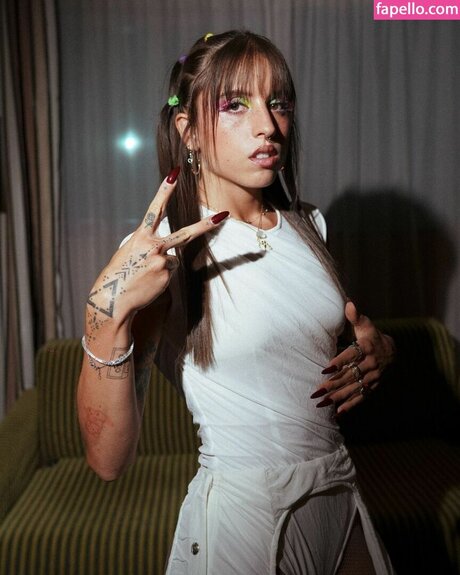 Angelina Mango modelo xxx imagen