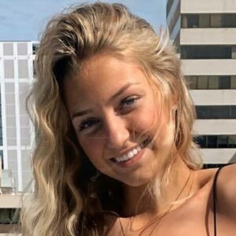 Sydney Thomas modelo atractivo foto