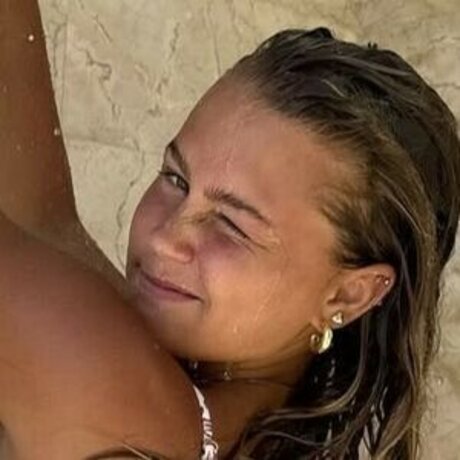 Avery Bracher modelo libre foto