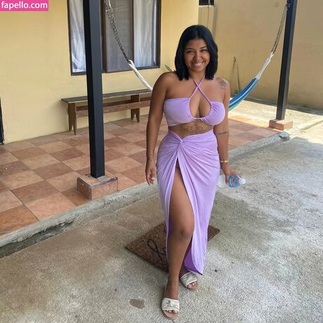 Melanie Noelia modelo desnudo imágenes