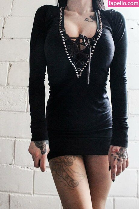 Toxic Vision modelo agradable imagen