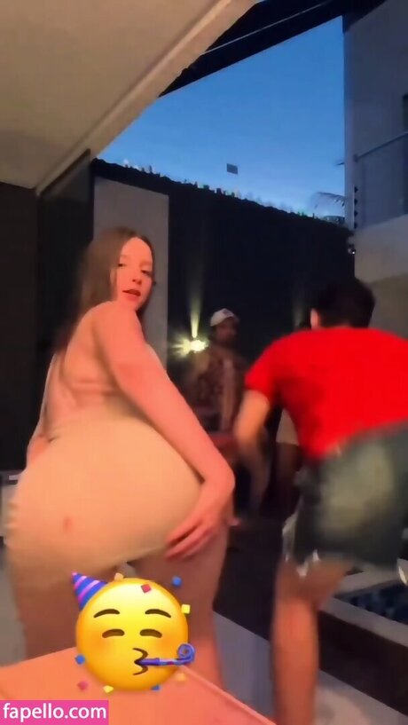 Raissa Yasz estrella del arte foto