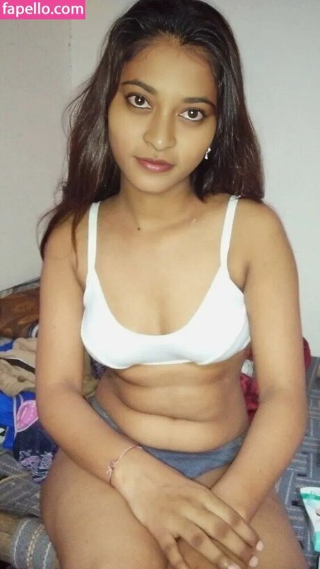 Reya Ghosh desnudos de estrellas archivo