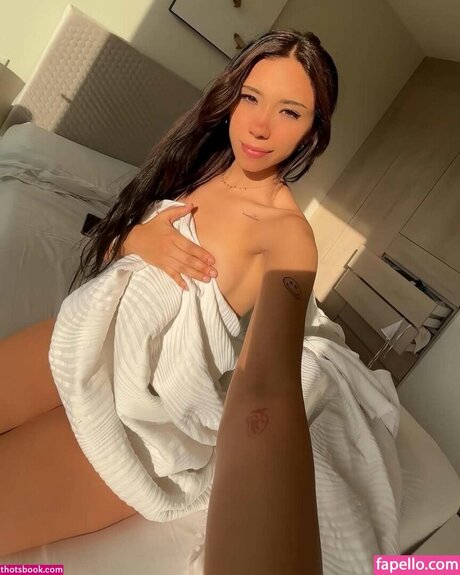 Emilia Ponce estrella porno en alta definición foto