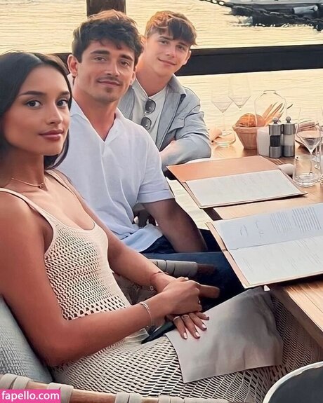 Alexandra Saint Mleux sexo estrella porno archivo