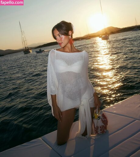 Alexandra Saint Mleux modelo perfecto foto