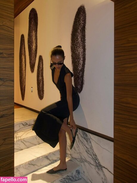 Alexandra Saint Mleux arte estelar imágenes