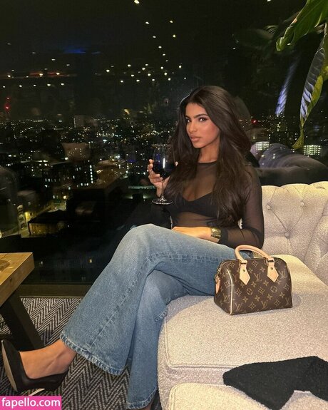 Jaya Thandi estrella porno caliente imágenes