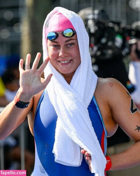 Louna Kasvio modelo desnuda imágenes