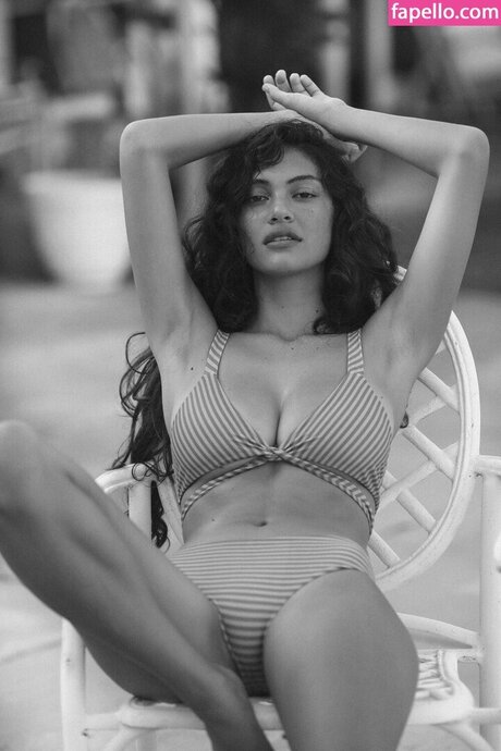 kylie likes blue sexo modelo imágenes