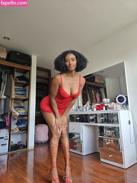 Jessica Nahomy modelo de arte galería