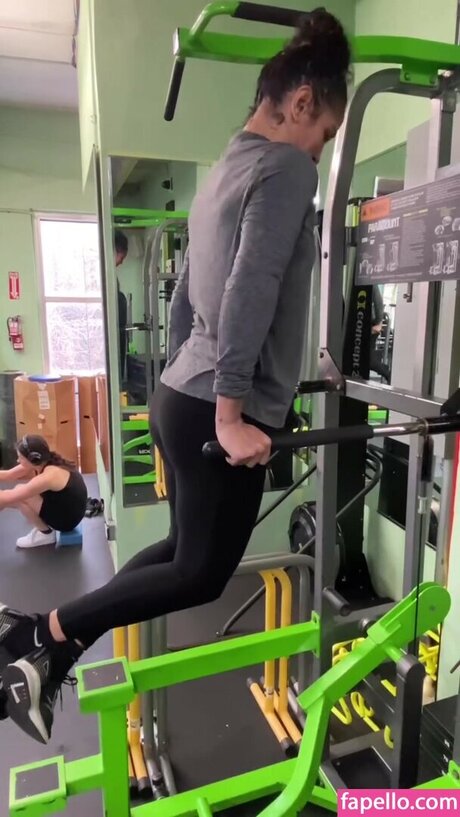 Amanda Serrano hermosa modelo foto