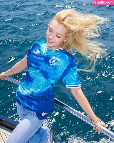 Duygu German arte modelo galería