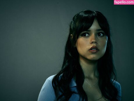 Jenna Ortega modelo desnuda archivo