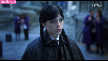 Jenna Ortega actriz caliente imágenes