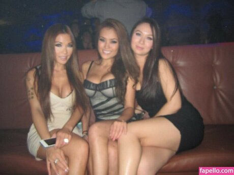 Stephanie Ly hermosa estrella porno galería