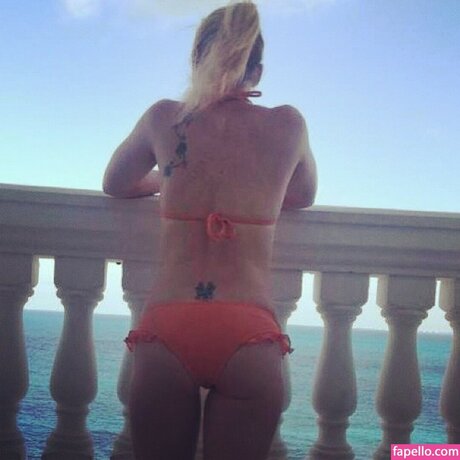 Heather Hardy modelo erótico galería