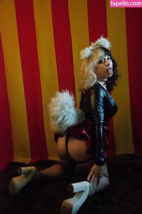 CubeCosplay modelo libre fotos