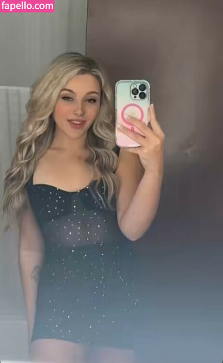 Kiara Louviere estrella porno superior foto