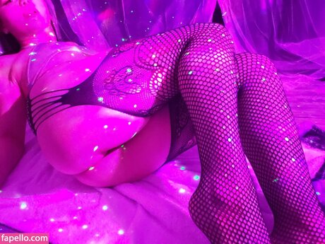 Eight Bit modelo porno imágenes