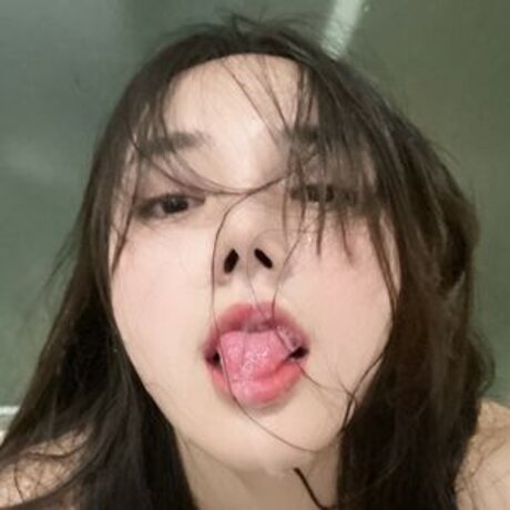 kinnjust modelo xxx foto