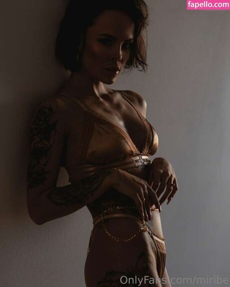 Miri Be modelo porno fotos