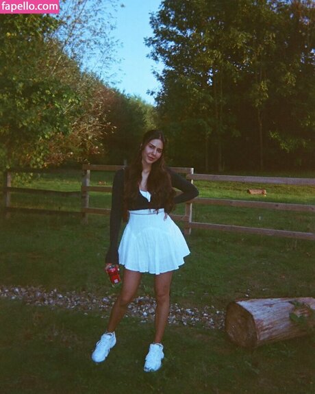 Sonam Bajwa hermosa estrella archivo