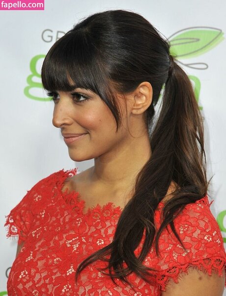 Hannah Simone modelo sexual galería