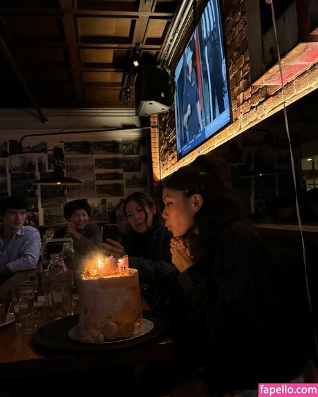 Momona Tamada estrella caliente archivo