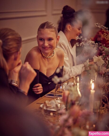 Carolin Niemczyk modelo sexy foto