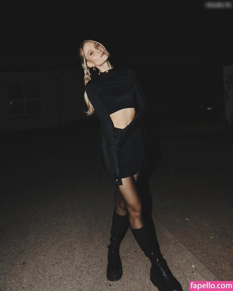 Carolin Niemczyk modelo desnuda galería