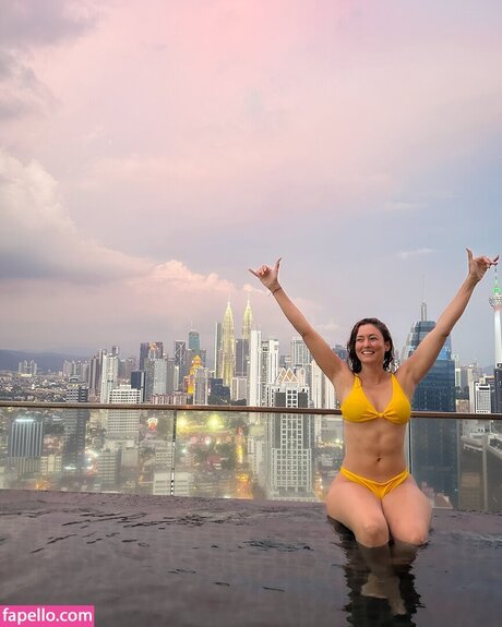 whereiskristen modelo bonita fotos