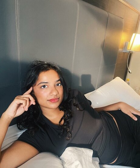 Abby Govindan estrella porno en alta definición foto