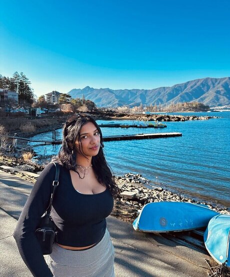 Abby Govindan bonita estrella porno fotos